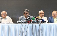 ত্রয়োদশ সংসদ সংবিধান সংস্কার পরিষদ হিসাবেও কাজ করবে
