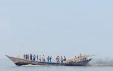 বরিশালে মা ইলিশ শিকার ঠেকাতে গিয়ে জেলেদের হামলায় আহত ১৫