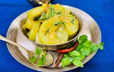 ভিন্ন স্বাদের রান্না: চালকুমড়া দিয়ে পোস্ত
