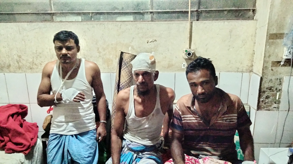 হাতিয়ায় বিয়ের অনুষ্ঠানে হুজুরকে দাওয়াত না দেওয়াকে কেন্দ্র করে সংঘর্ষ, ১১ জন আহত