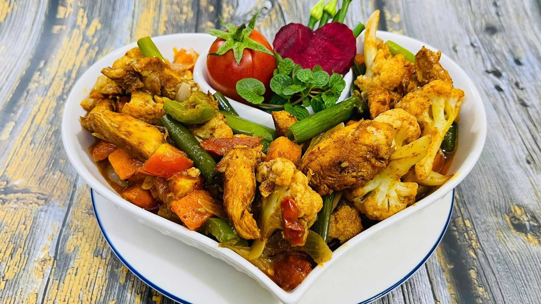 রঙিন সবজিতে তৈরি স্বাস্থ্যকর ‘রং বাহারি চিকেন’