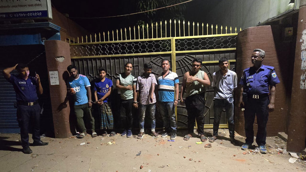 সিরাজগঞ্জে ফুটবল খেলাকে কেন্দ্র করে দুই পক্ষের সংঘর্ষ, আহত কয়েকজন