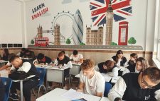 বিদ্যালয়ের পাঠ্যবিষয় প্রভাব ফেলে শিক্ষার্থীর রাজনৈতিক চিন্তায়: ম্যানচেস্টার বিশ্ববিদ্যালয়ের গবেষণা