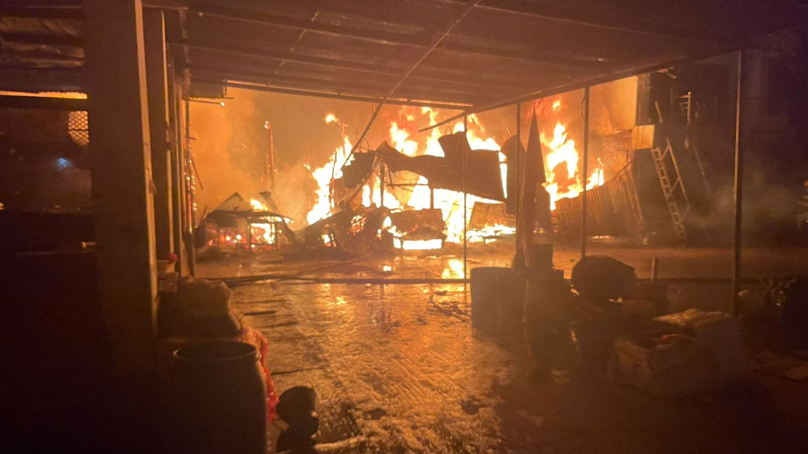 বান্দরবানের থানচিতে ভয়াবহ অগ্নিকাণ্ডে ১৩টি দোকান পুড়ে ছাই