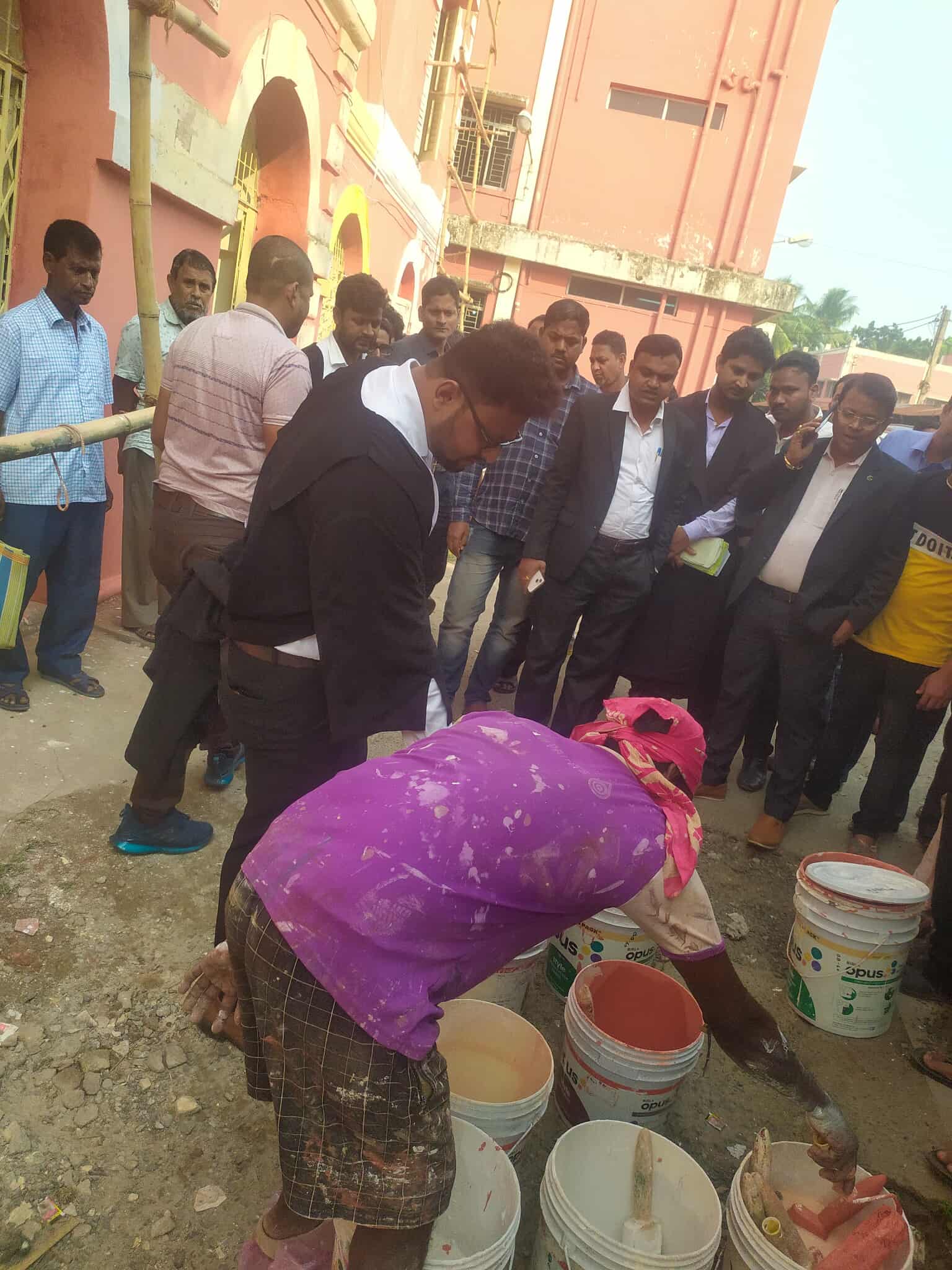 ডায়মন্ড হারবার জেলা আদালতের রঙের কাজে অনিয়মের অভিযোগ