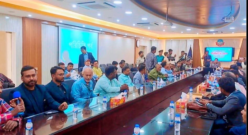 রাজশাহী পুলিশ হেডকোয়ার্টার্সে যোগদান, কমিশনারের নজরে শহরের প্রধান সমস্যা গণমাধ্যম কর্মীর সাথে মতবিনিময় সভা
