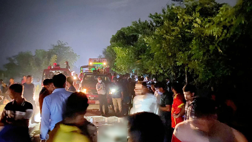 বাগেরহাটে ট্রাকচাপায় তিন মোটরসাইকেল আরোহীর মৃত্যু