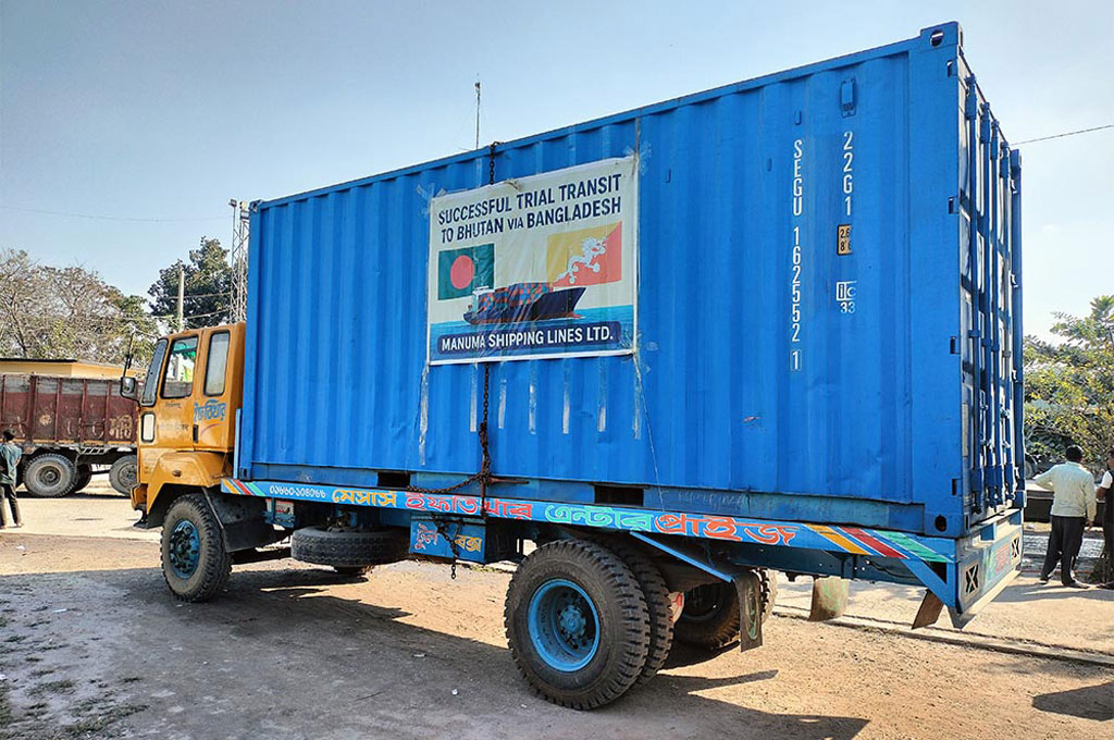ভারতে সড়কপথে পরিবহনের অনুমতি না মেলায় বুড়িমারীতে আটকে ভুটানের পণ্যচালান