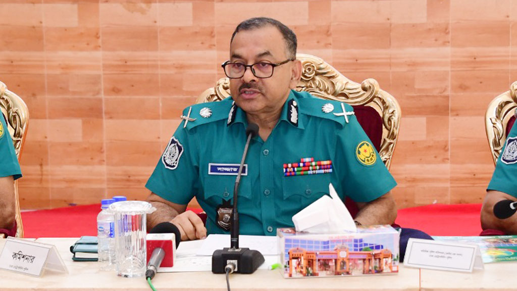 রাজধানীতে ১৭টি বিস্ফোরণ ঘটিয়েছে নিষিদ্ধ আওয়ামী লীগ: ডিএমপি কমিশনার