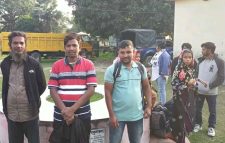 কাজীপুর সীমান্তে পতাকা বৈঠকের মাধ্যমে ১২ বাংলাদেশিকে ফেরত দিল বিএসএফ
