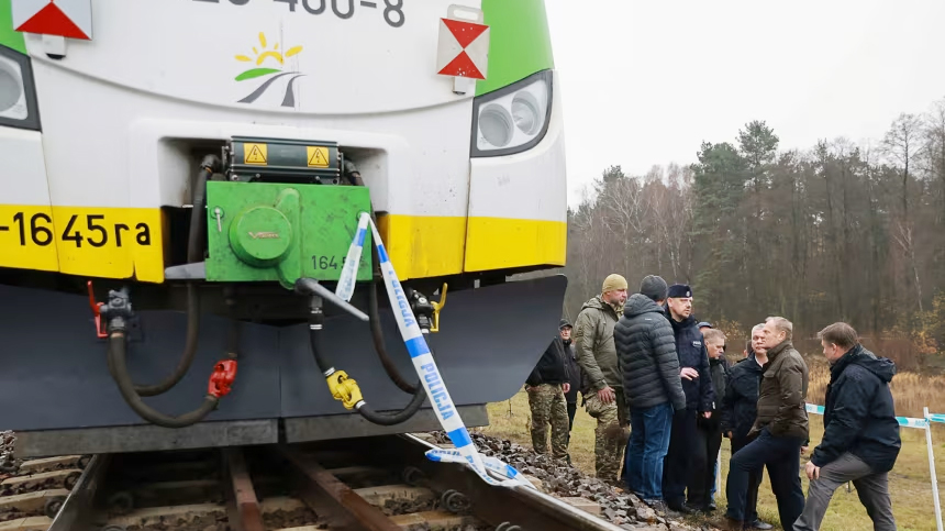 পোল্যান্ডে গুরুত্বপূর্ণ রেললাইনে ভয়াবহ নাশকতা
