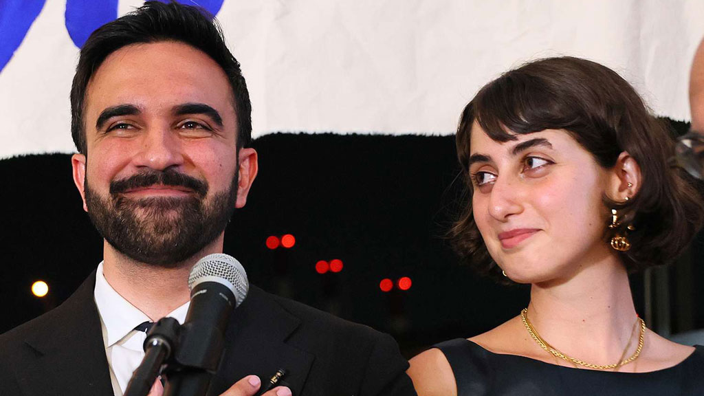 নিউইয়র্কের মেয়রের স্ত্রী রামা দুয়াজি: শিল্পে সাহসী আরব নারীর প্রতিচ্ছবি