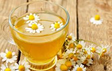 ঘুমের সমস্যা? প্রাকৃতিক সমাধান হতে পারে ক্যামোমাইল চা