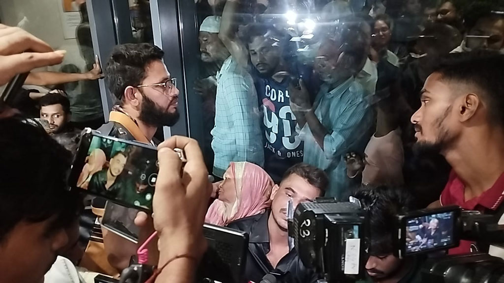 চট্টগ্রামে বিএনপি প্রার্থী এরশাদ উল্লাহ গুলিবিদ্ধ, এক কর্মী নিহত