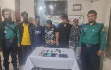 মুগদায় ডাকাতির প্রস্তুতিকালে বিদেশি অস্ত্রসহ পাঁচ ডাকাত গ্রেপ্তার