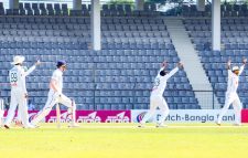 সন্তুষ্ট হাসান মাহমুদ, আশা দ্বিতীয় দিনেই অলআউট করবে বাংলাদেশ