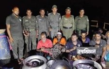 সুন্দরবনে হরিণ শিকারের প্রস্তুতিকালে সাত শিকারি আটক