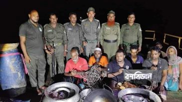 সুন্দরবনে হরিণ শিকারের প্রস্তুতিকালে সাত শিকারি আটক