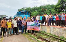 ৮ দফা দাবির আশ্বাসে সিলেট-আখাউড়া রেলপথে ট্রেন অবরোধ প্রত্যাহার