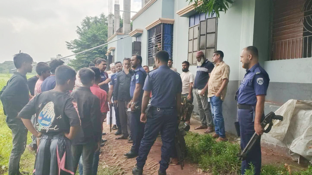 মুন্সিগঞ্জে জানালার গ্রিল কেটে ডাকাতি, পরিবারের সবাই জিম্মি