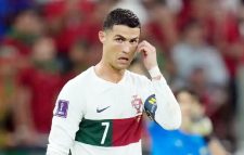 রোনালদোকে বাদ দিয়ে বিতর্কে ফিফা, চাপের মুখে পোস্টার প্রত্যাহার