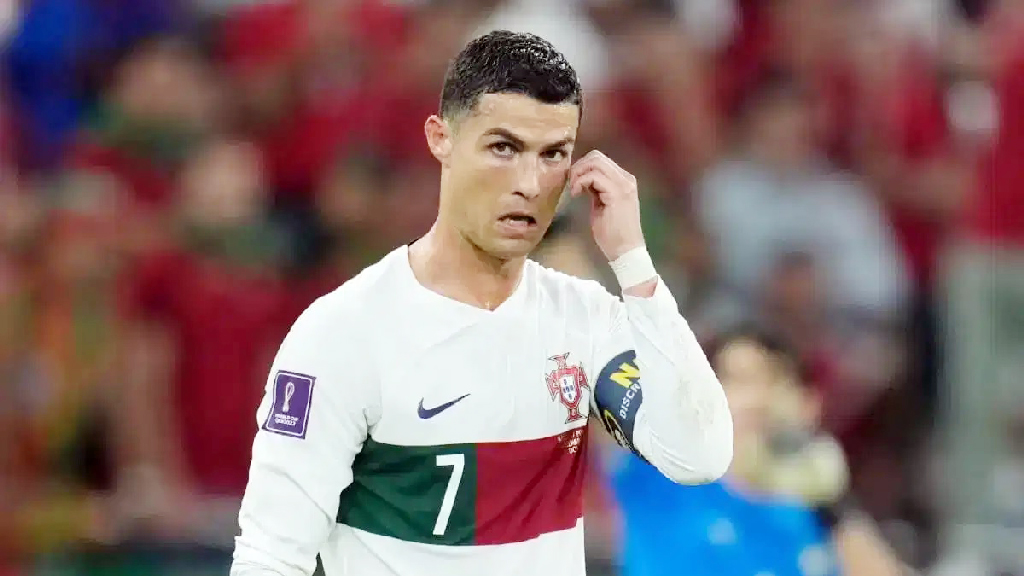 রোনালদোকে বাদ দিয়ে বিতর্কে ফিফা, চাপের মুখে পোস্টার প্রত্যাহার