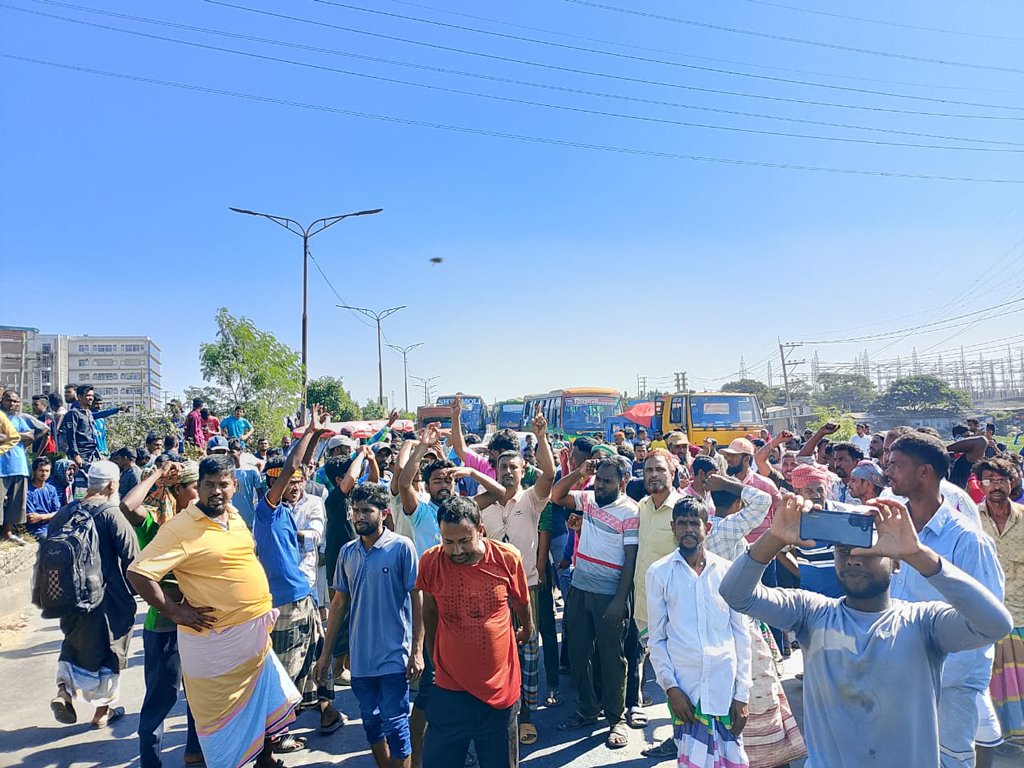 অবরোধের মুখে সাভারে অবৈধ ইটভাটায় অভিযান স্থগিত
