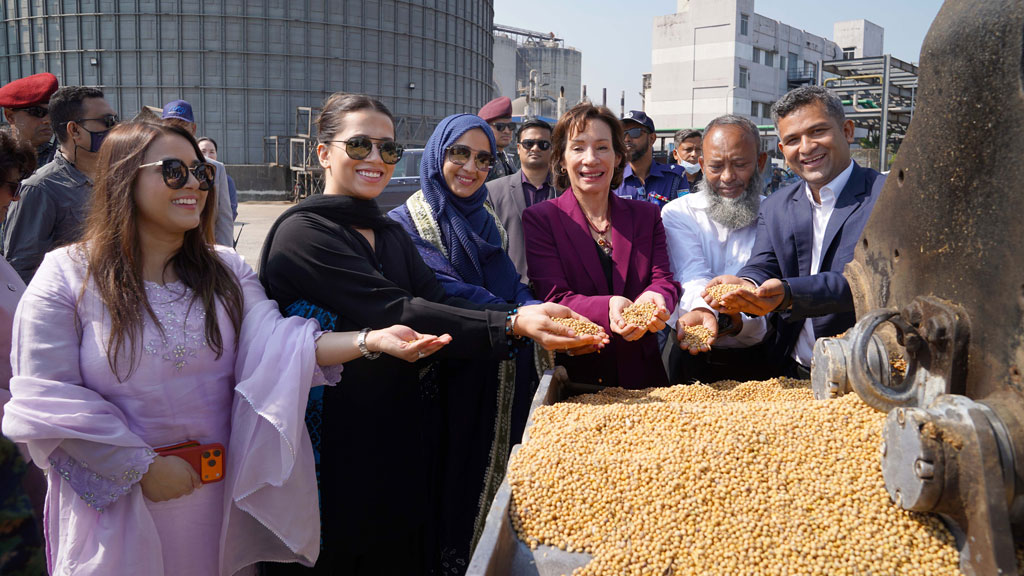 মার্কিন রাষ্ট্রদূত এমজিআইয়ের সোনারগাঁও সিডস ক্রাশিং মিল পরিদর্শন