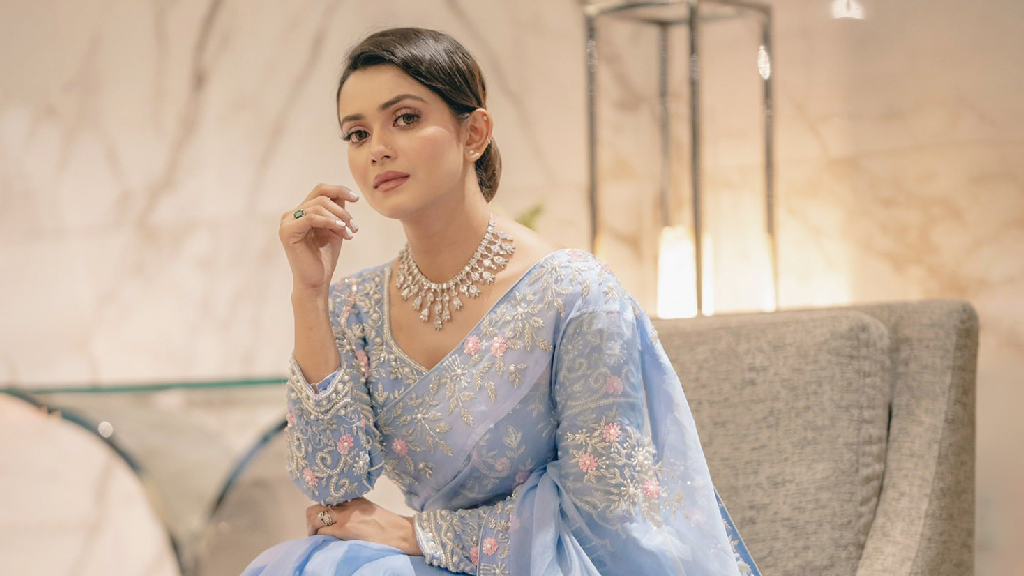 শাড়ি না ফেরত ও প্রাণনাশের হুমকির অভিযোগে তানজিন তিশার বিরুদ্ধে জিডি