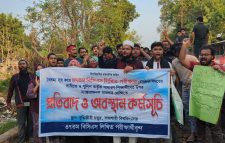 ৪৭তম বিসিএসের লিখিত সময় পেছানোর দাবিতে রাবি শিক্ষার্থীদের রেল অবরোধ