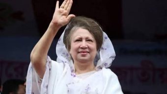 বাংলাদেশের প্রথম নারী প্রধানমন্ত্রী—- ‘গৃহবধূ থেকে রাজনীতিবিদ খালেদা জিয়া