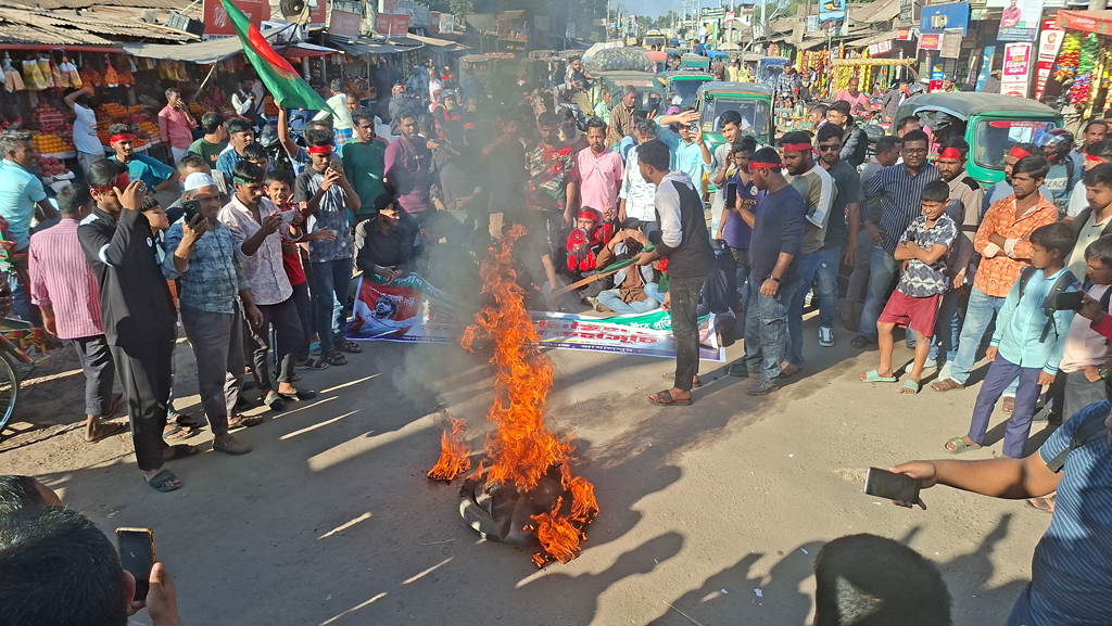 শরিফ ওসমান বিন হাদির ওপর হামলার প্রতিবাদে বকশীগঞ্জে সড়ক অবরোধ ও বিক্ষোভ