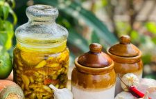 শীতকালীন জ্বর-সর্দি থেকে বাঁচতে রসুনের আচার; জানালেন রন্ধনশিল্পী আফরোজা খানম মুক্তা