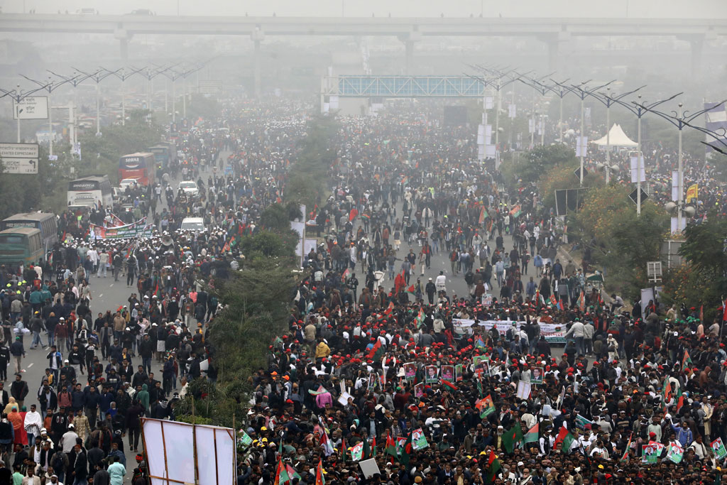 তারেক রহমানের স্বদেশ প্রত্যাবর্তন উপলক্ষে জনসমাবেশের পর পরিচ্ছন্নতা কার্যক্রমে ঢাকা মহানগর উত্তর বিএনপি