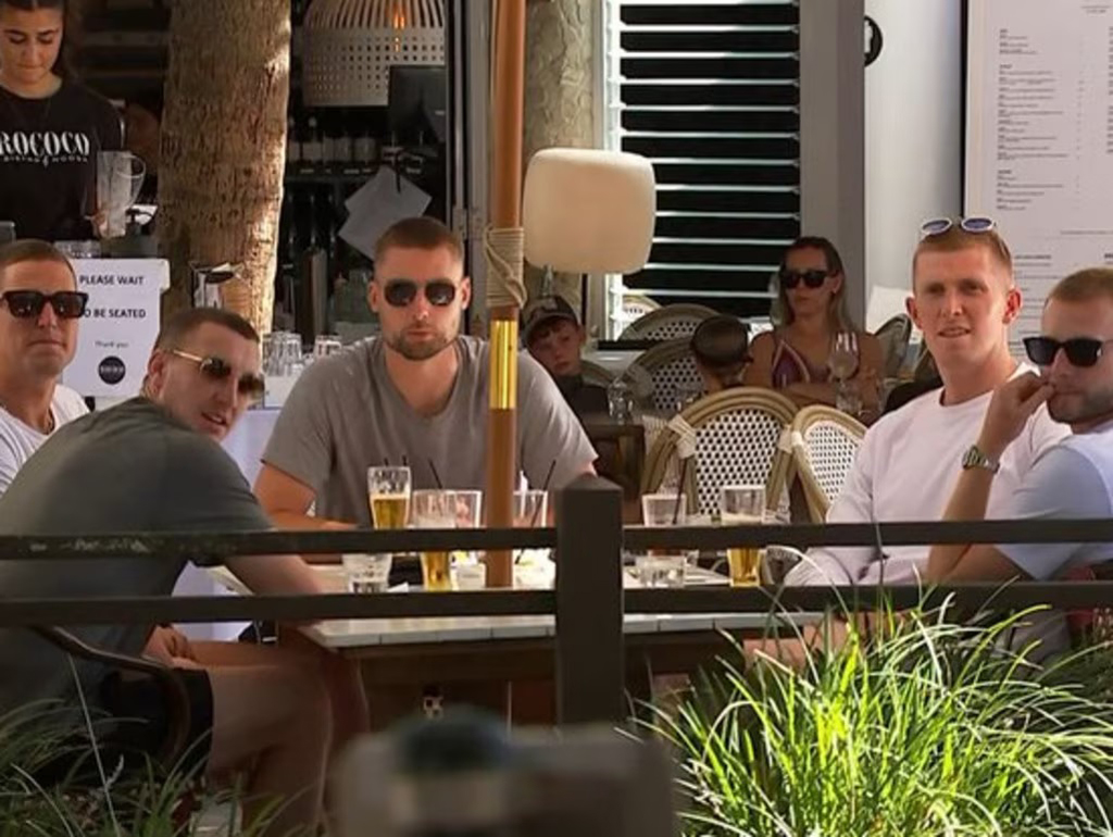 অ্যাশেজ হারের পর নতুন বিতর্কে ইংল্যান্ড, মদ্যপানের অভিযোগে তদন্তের নির্দেশ