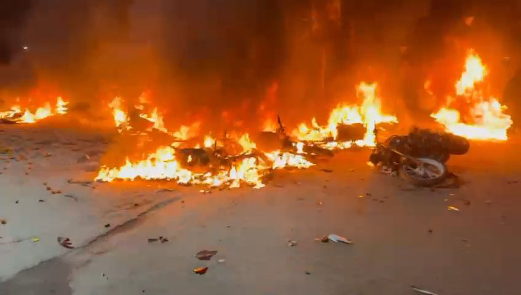 গাজীপুর-১ আসনে বিএনপির দুই পক্ষের সংঘর্ষে আহত ১০, মোটরসাইকেলে অগ্নিসংযোগ