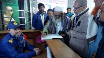 বেগম খালেদা জিয়ার প্রতি শ্রদ্ধা: গুলশানে বিএনপি চেয়ারপারসনের শোক বইতে নেতাকর্মী ও গণমানুষের স্বাক্ষর