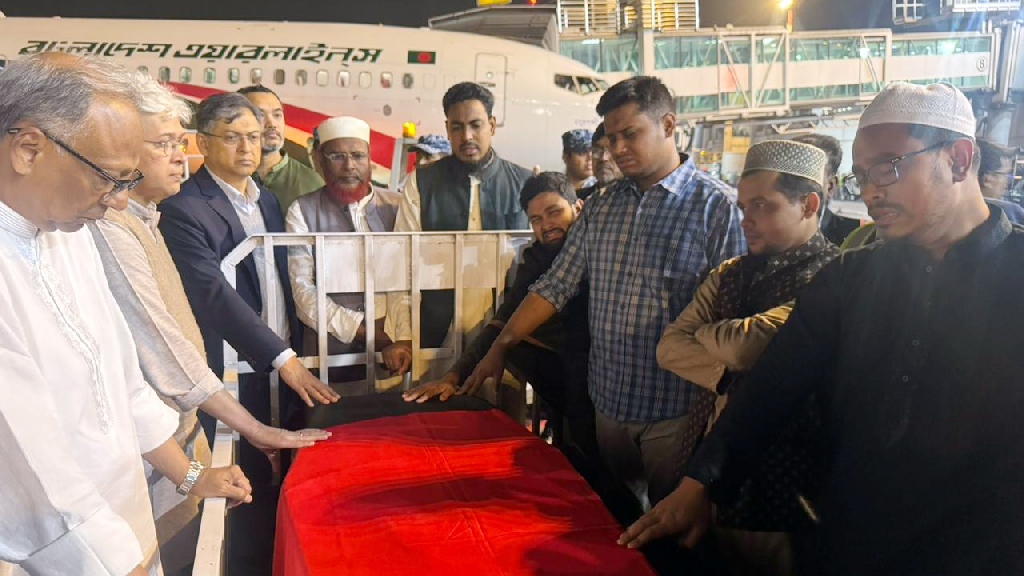 শরিফ ওসমান হাদির মরদেহ ঢাকায়, রাখা হবে জাতীয় হৃদ্‌রোগ ইনস্টিটিউটের হিমঘরে