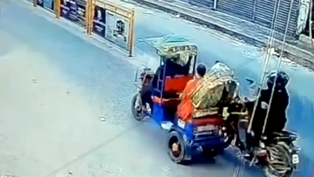 ইনকিলাব মঞ্চের আহ্বায়ক শরিফ ওসমান হাদির গুলিবিদ্ধের ঘটনায় আরও দুজন আটক