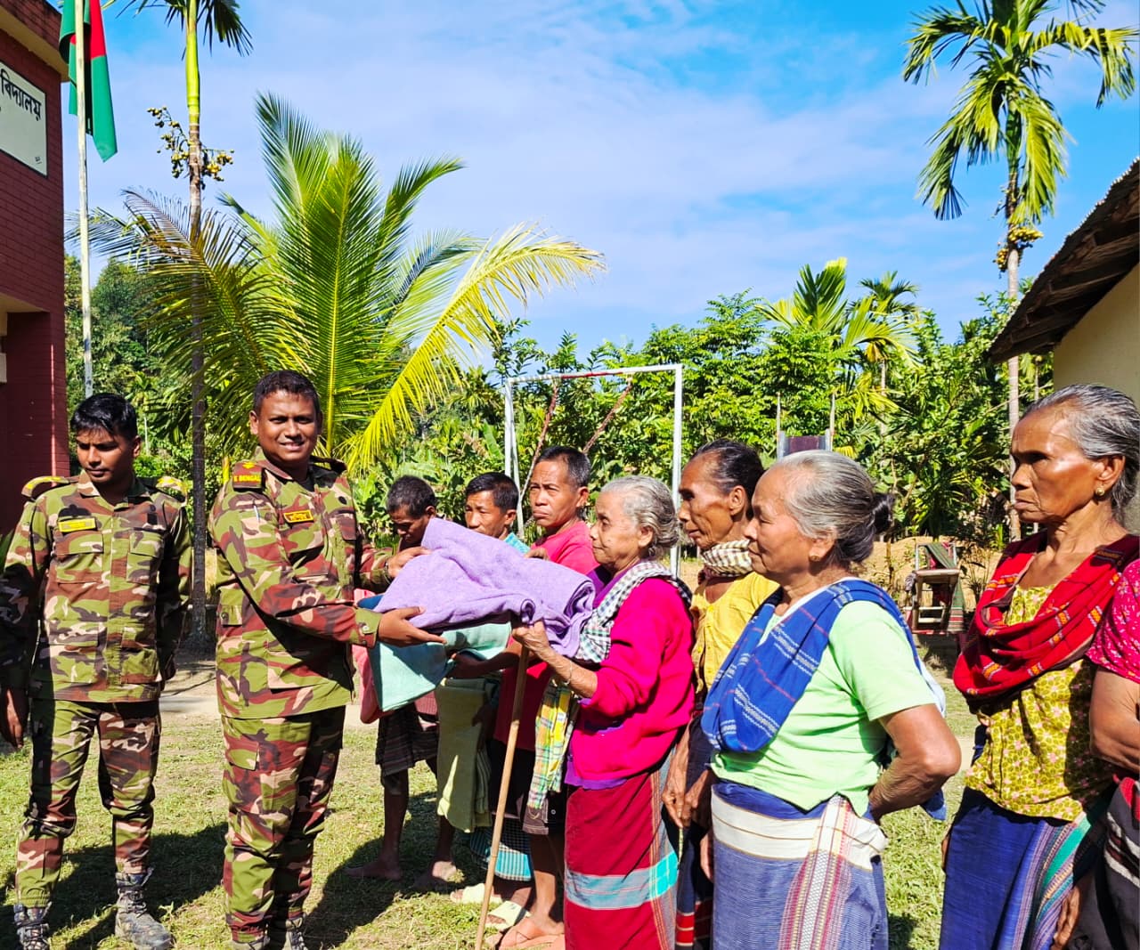 নানিয়ারচর জোন (১৭ই বেংগল) এর উদ্যোগে বিনামূল্যে শীতবস্ত্র বিতরণ