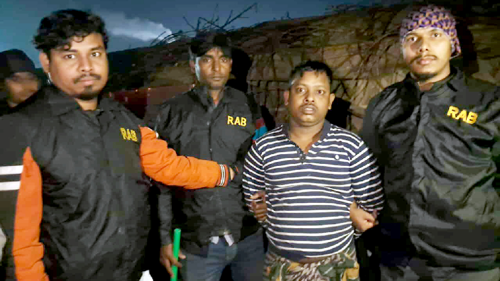 ইনকিলাব মঞ্চের আহ্বায়ক হাদি হত্যা মামলায় সহযোগী কবির কারাগারে