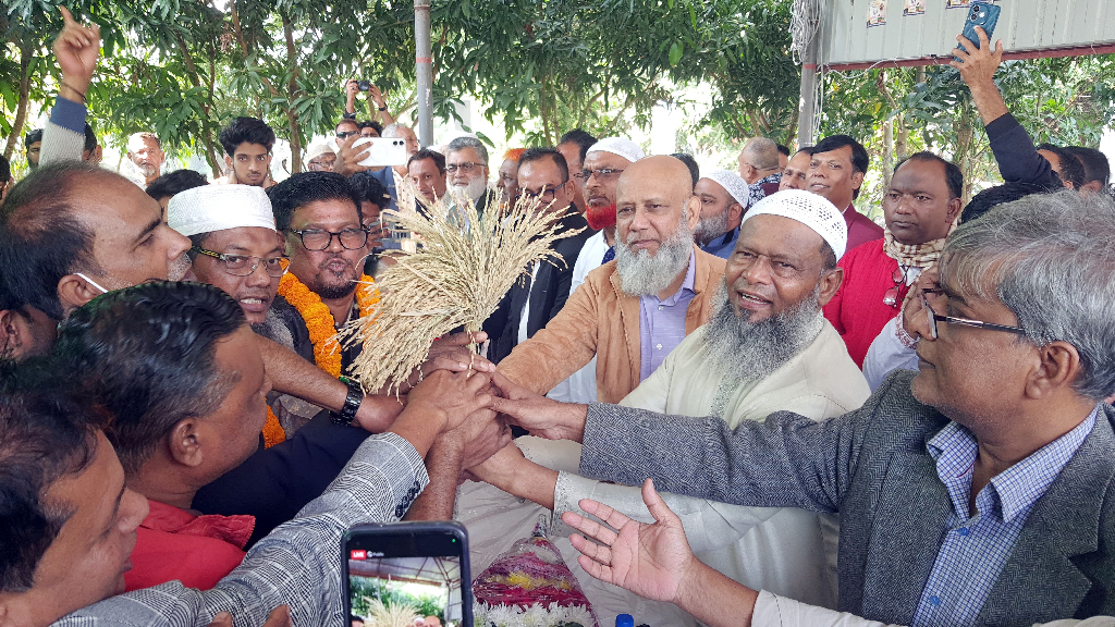 মুন্সিগঞ্জের শ্রীনগরে বিকল্পধারা বাংলাদেশের শতাধিক নেতা-কর্মী বিএনপিতে যোগদান