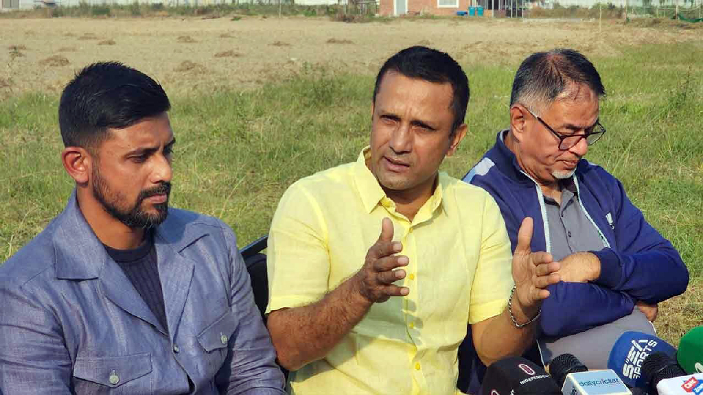 পূর্বাচলে স্টেডিয়ামে মাটি চুরির অভিযোগ — খালেদ মাসুদ পাইলট তদন্ত কমিটি চান