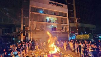 প্রথম আলো ও ডেইলি স্টারে হামলা