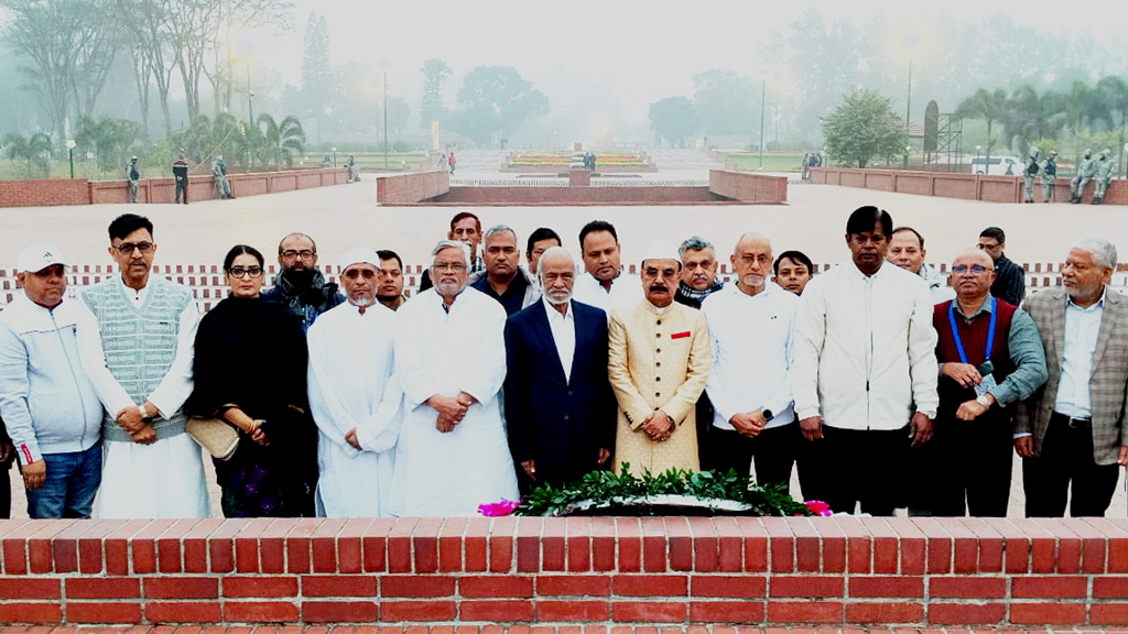 সূর্যাস্তের আগে পৌঁছাতে না পারায় তারেক রহমানের পক্ষে স্মৃতিসৌধে শ্রদ্ধা নিবেদন বিএনপি নেতাদের