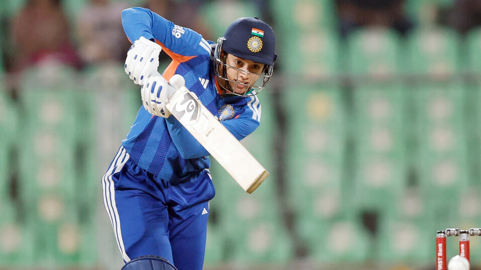 চতুর্থ টি-টোয়েন্টিতে ঝলক, ১০ হাজার রানের মাইলফলক ছুঁলেন স্মৃতি মান্ধানা