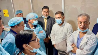 হাসপাতালে চিকিৎসাধীন মা খালেদা জিয়ার সঙ্গে সাক্ষাৎ করলেন তারেক রহমান, ১৭ বছর পর একসঙ্গে জিয়া পরিবার