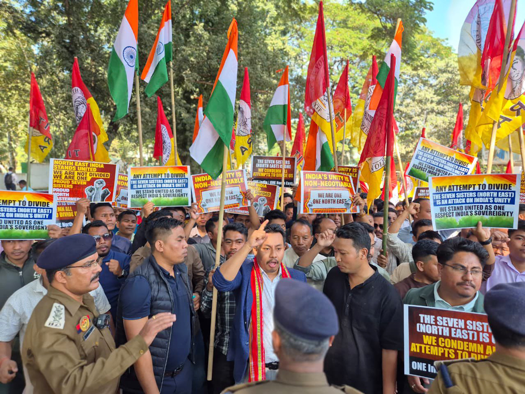 আগরতলায় বাংলাদেশ সহকারী হাইকমিশনের সামনে যুব টিপরা ফেডারেশনের বিক্ষোভ