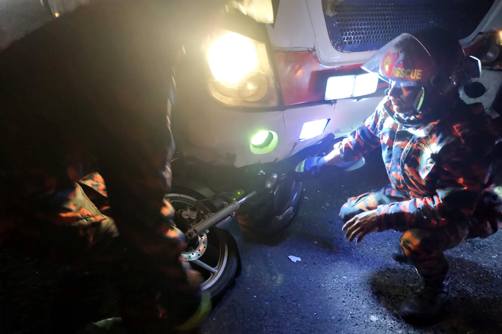 ঢাকা-মাওয়া এক্সপ্রেসওয়েতে বাসচাপায় মোটরসাইকেল চালক নিহত, আহত ১