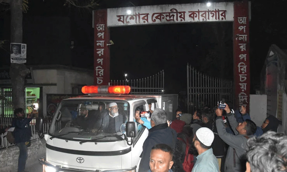 কারাফটকে স্ত্রী-সন্তানের লাশ দেখলেন বাগেরহাট ছাত্রলীগের সভাপতি সাদ্দাম